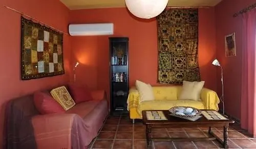 דירה & The Four Elements לקניה