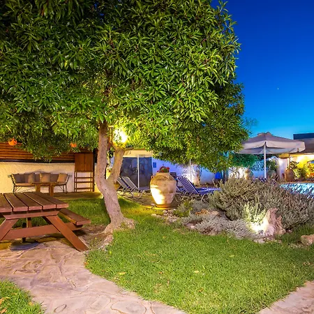 アパート & The Four Elements ラクハニア